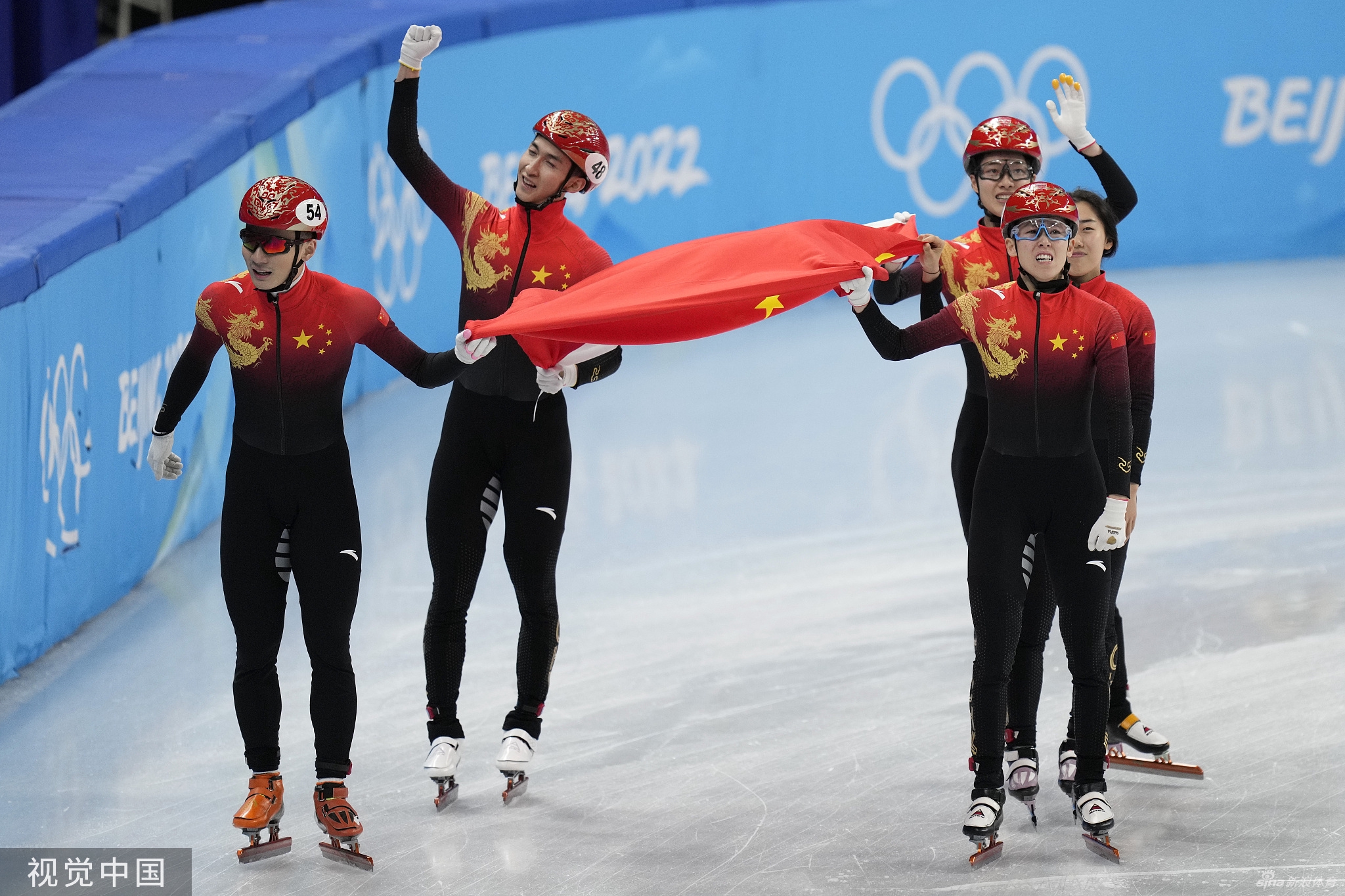 中国代表团北京冬奥会首金！混接团体中国夺冠