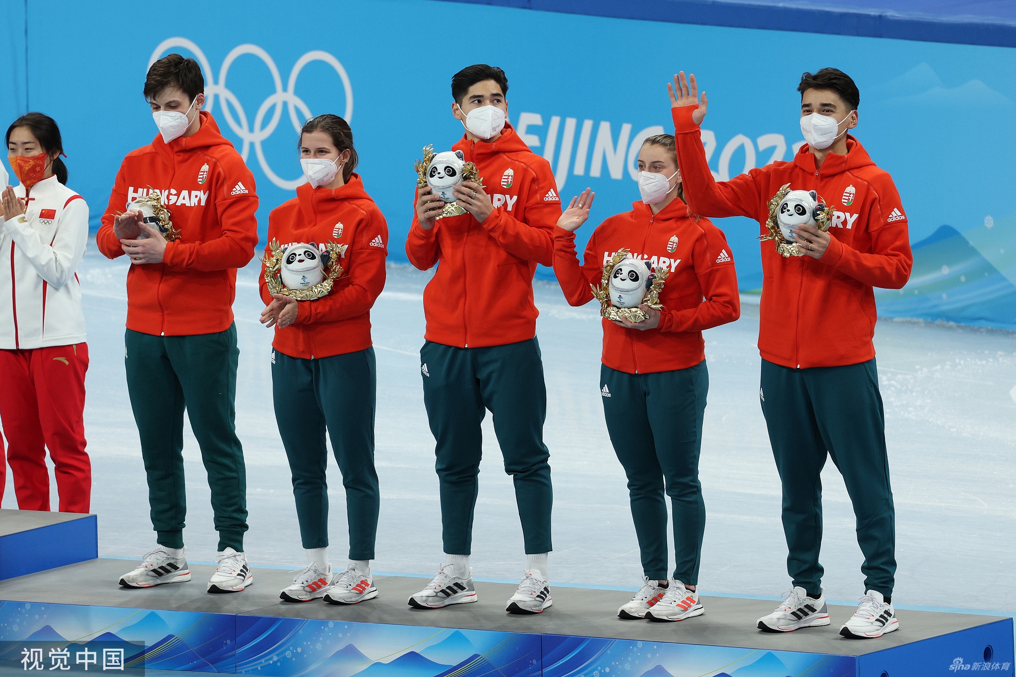 中国代表团北京冬奥会首金！混接团体中国夺冠