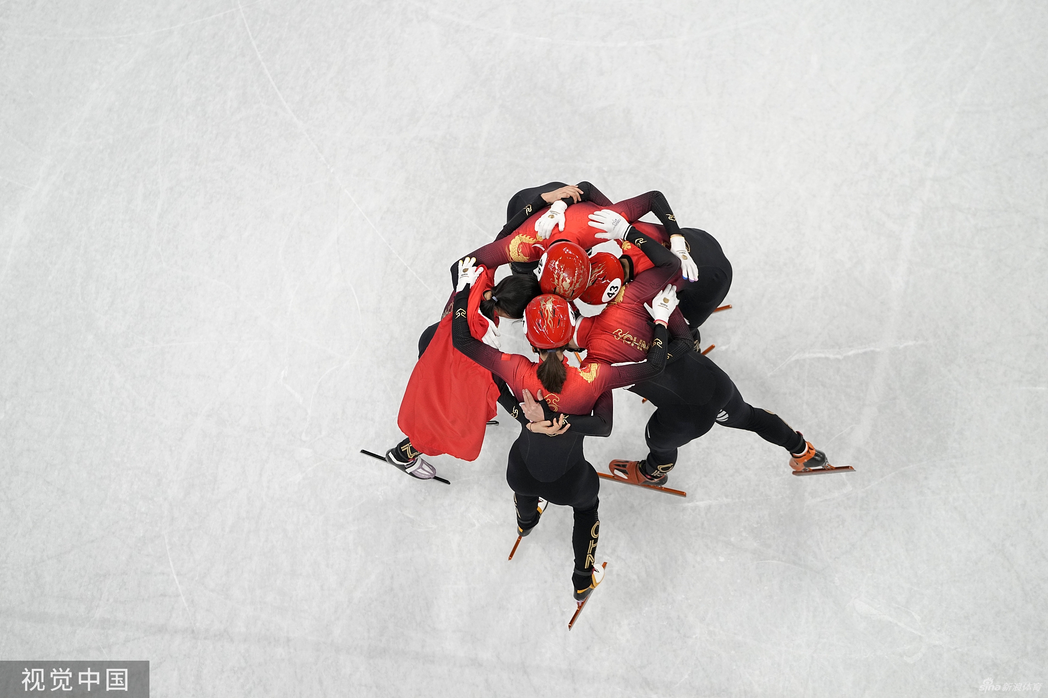 中国代表团北京冬奥会首金！混接团体中国夺冠