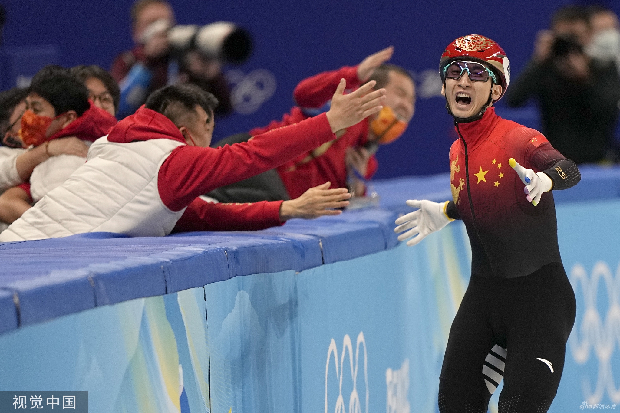 中国代表团北京冬奥会首金！混接团体中国夺冠