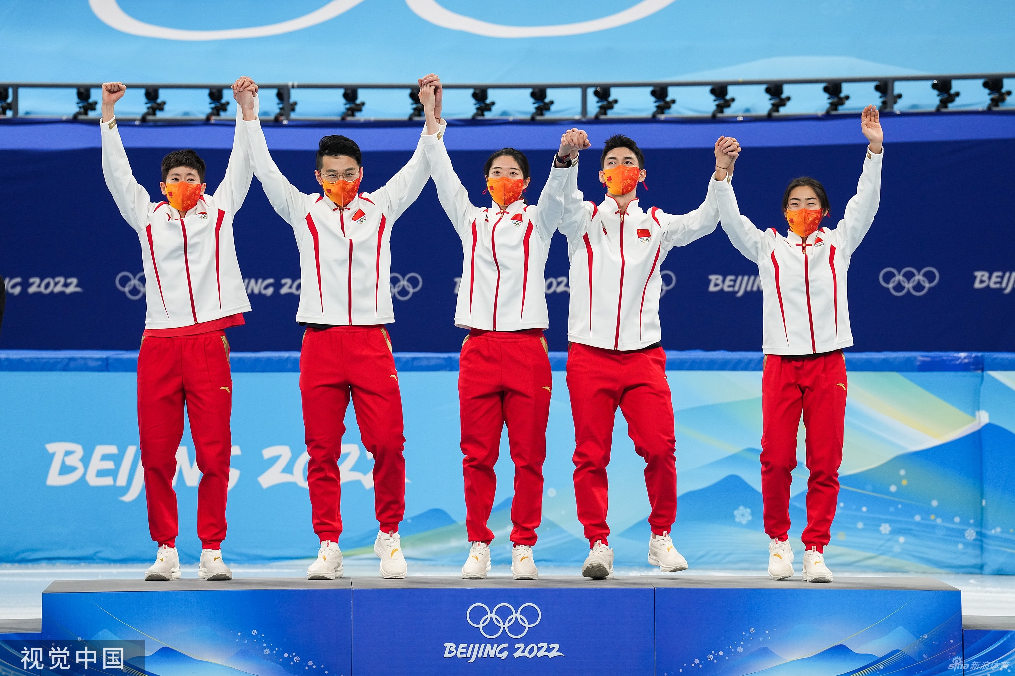 中国代表团北京冬奥会首金！混接团体中国夺冠