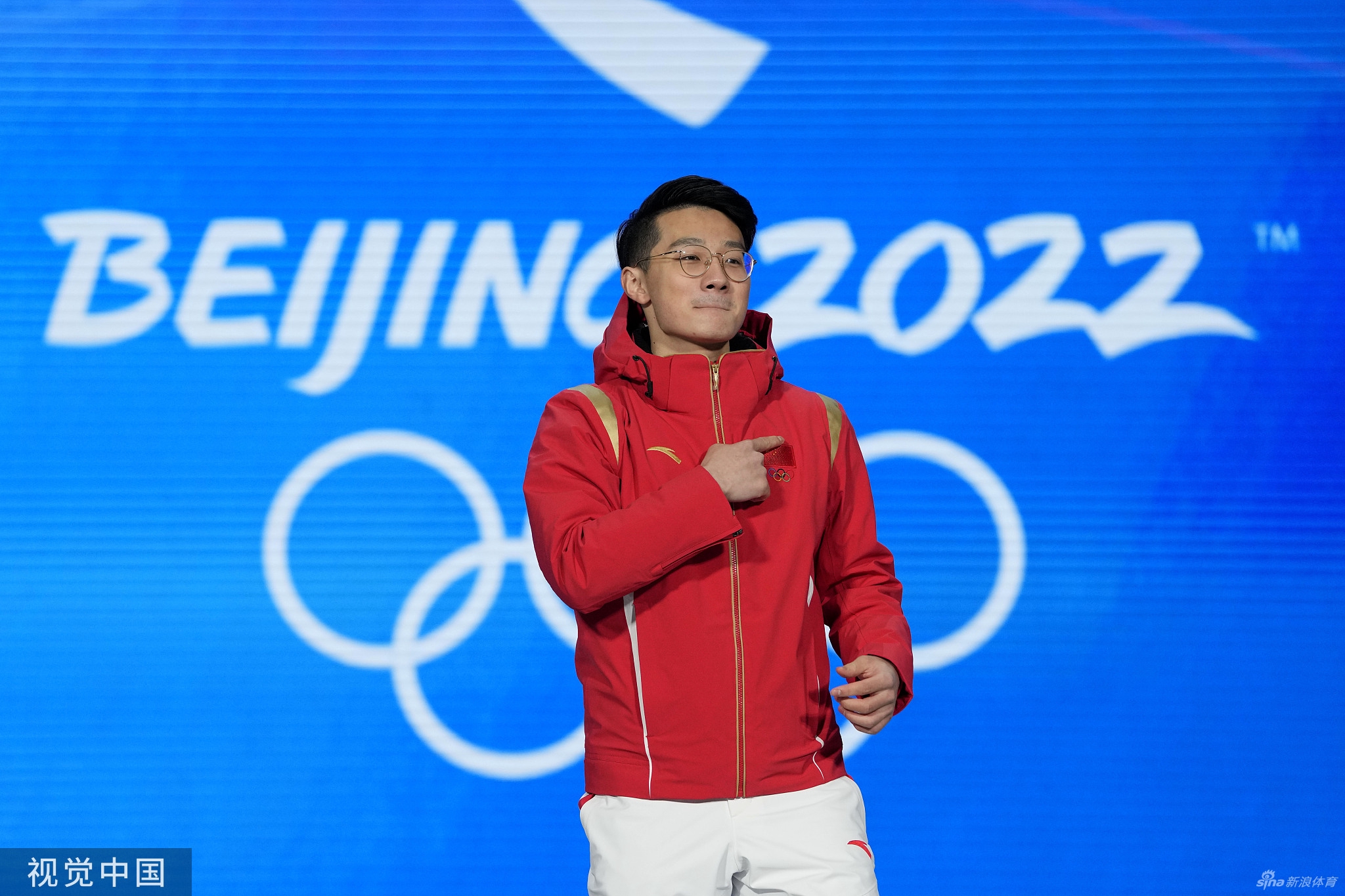 速滑1000米颁奖 任子威李文龙获颁金银牌