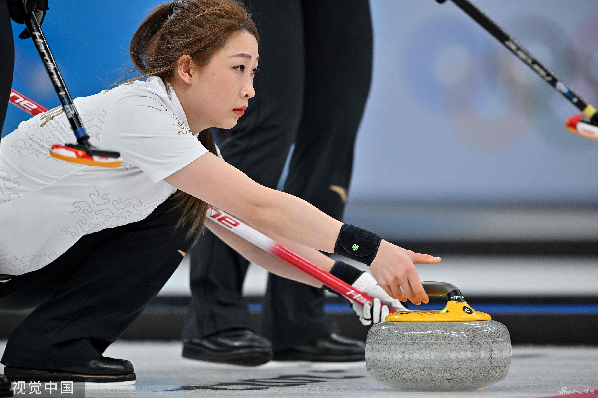 2连胜！女子冰壶中国队6-5击败韩国