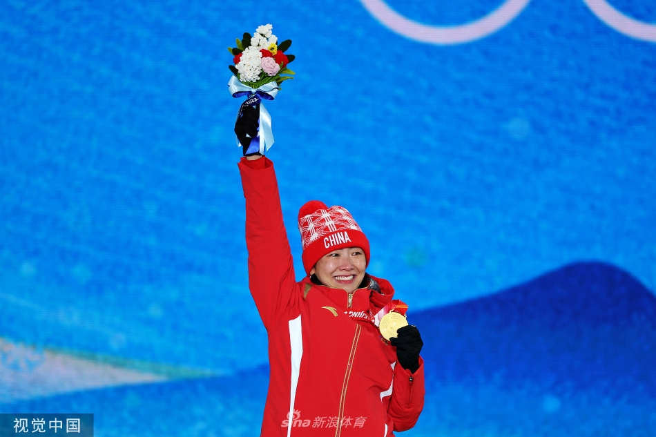 女子空中技巧颁奖仪式 徐梦桃获颁金牌