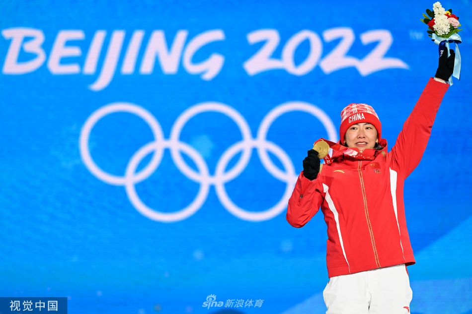 女子空中技巧颁奖仪式 徐梦桃获颁金牌