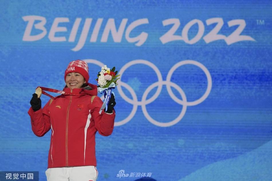 女子空中技巧颁奖仪式 徐梦桃获颁金牌