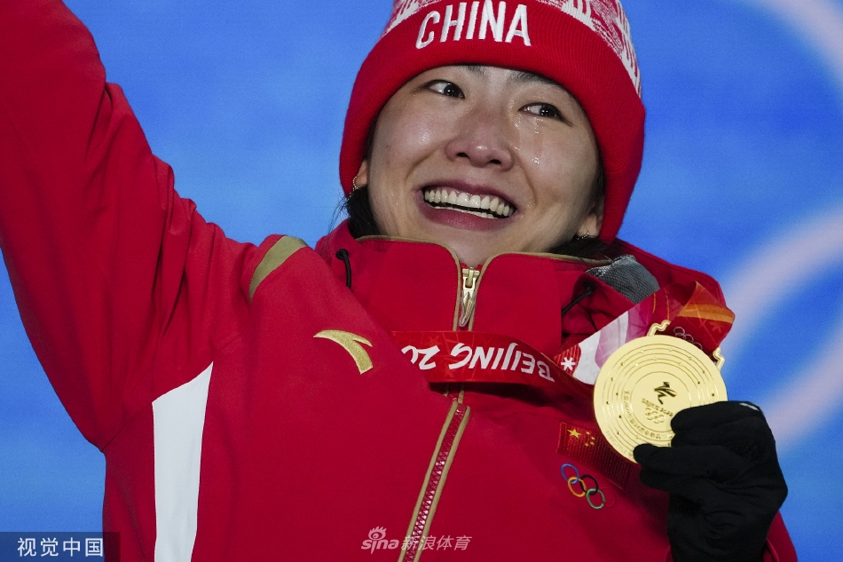 女子空中技巧颁奖仪式 徐梦桃获颁金牌