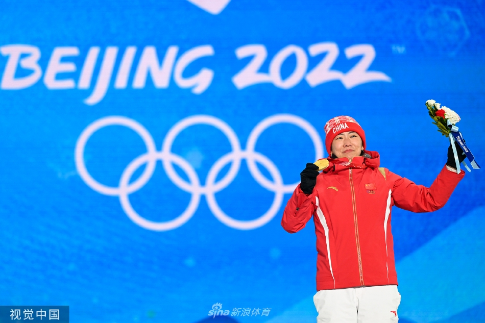 女子空中技巧颁奖仪式 徐梦桃获颁金牌