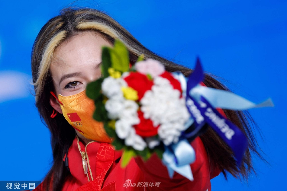 个人第2金！U型池颁奖谷爱凌获颁金牌