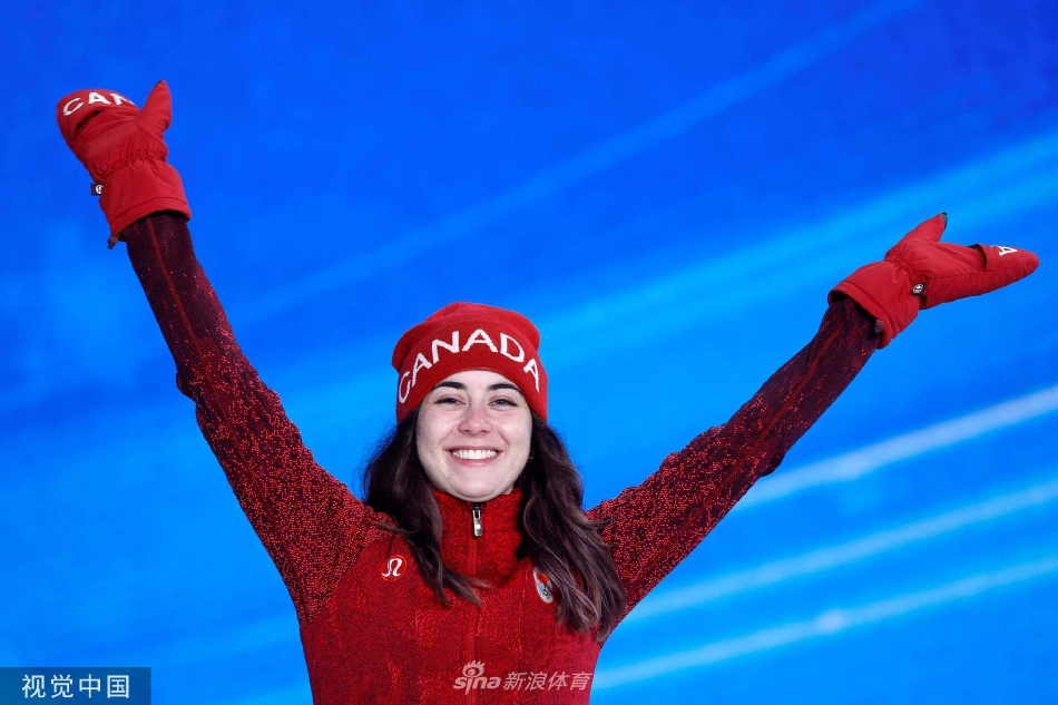 个人第2金！U型池颁奖谷爱凌获颁金牌