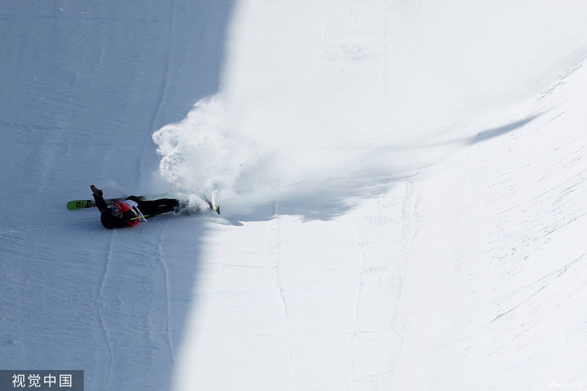 张可欣摔倒受伤倒地7分钟 医护入场紧急处理