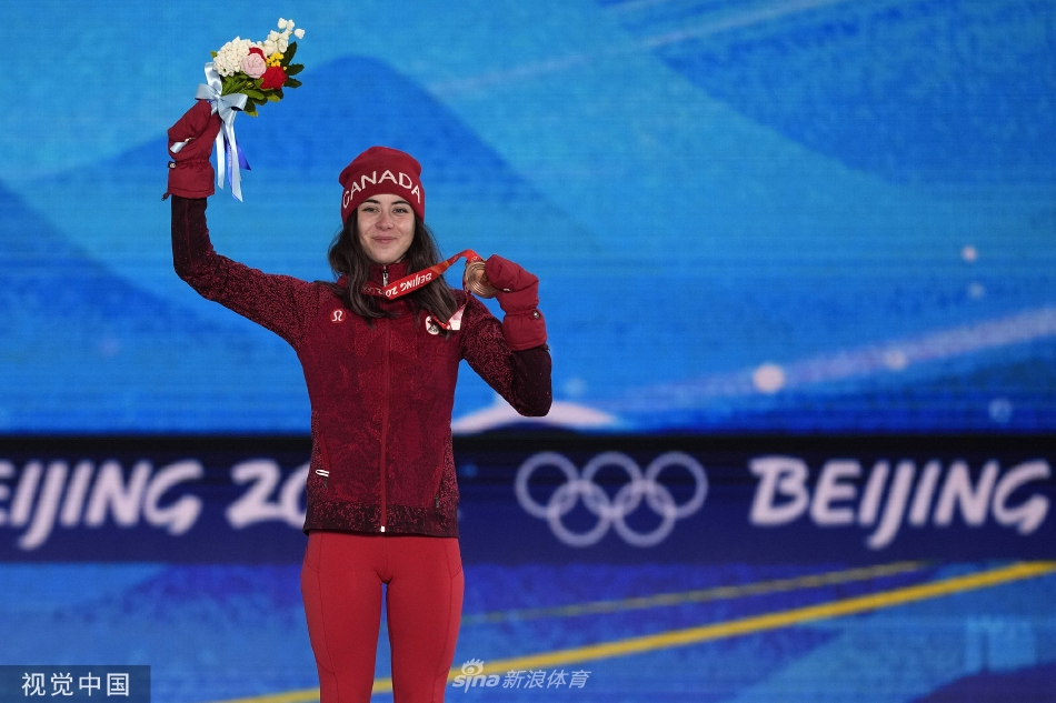 个人第2金！U型池颁奖谷爱凌获颁金牌