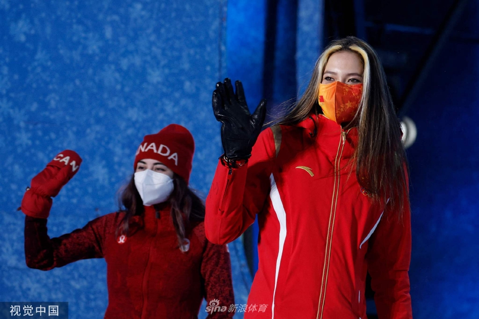 个人第2金！U型池颁奖谷爱凌获颁金牌