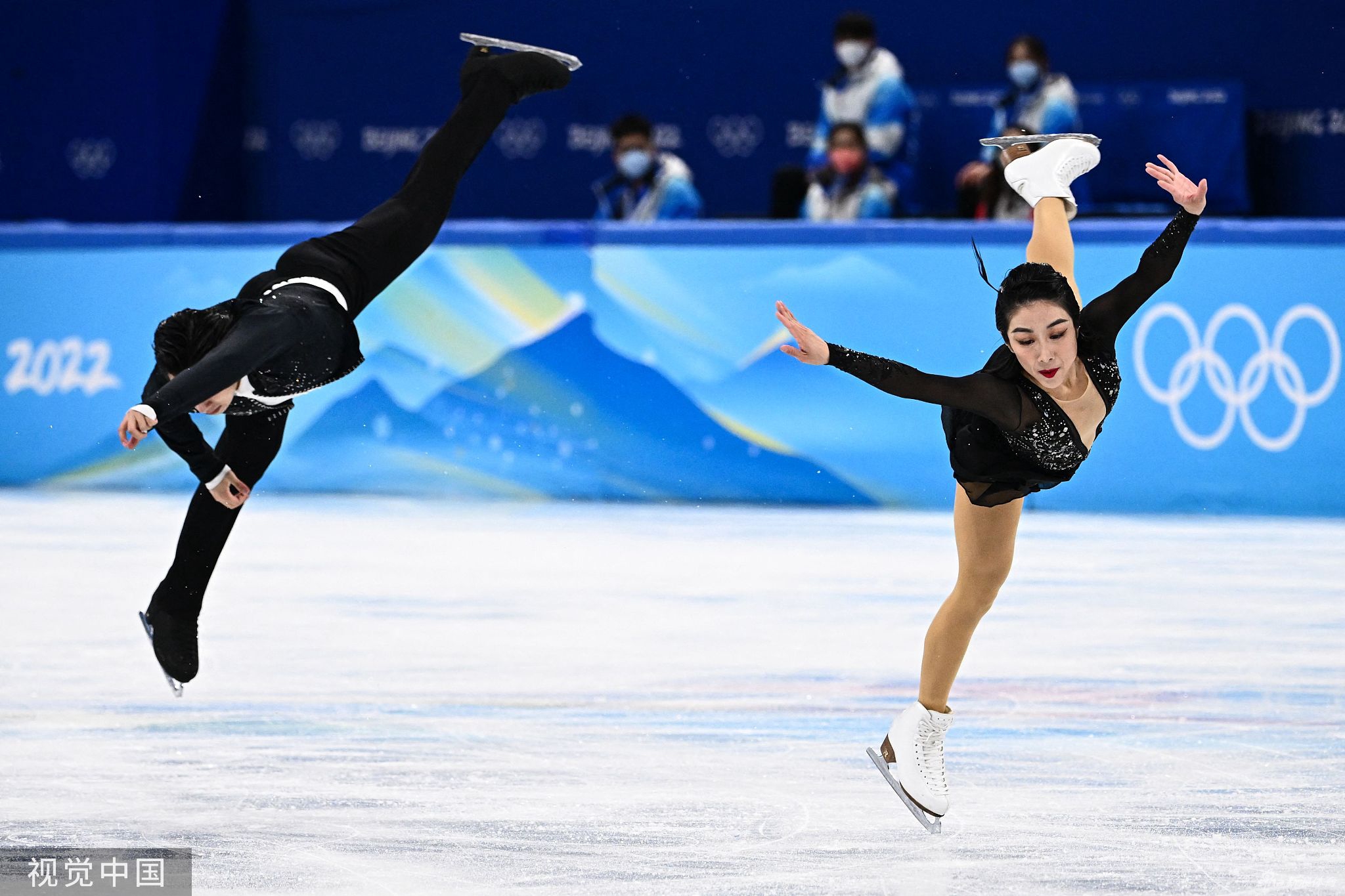 花滑双人短节目韩聪/隋文静排名第一