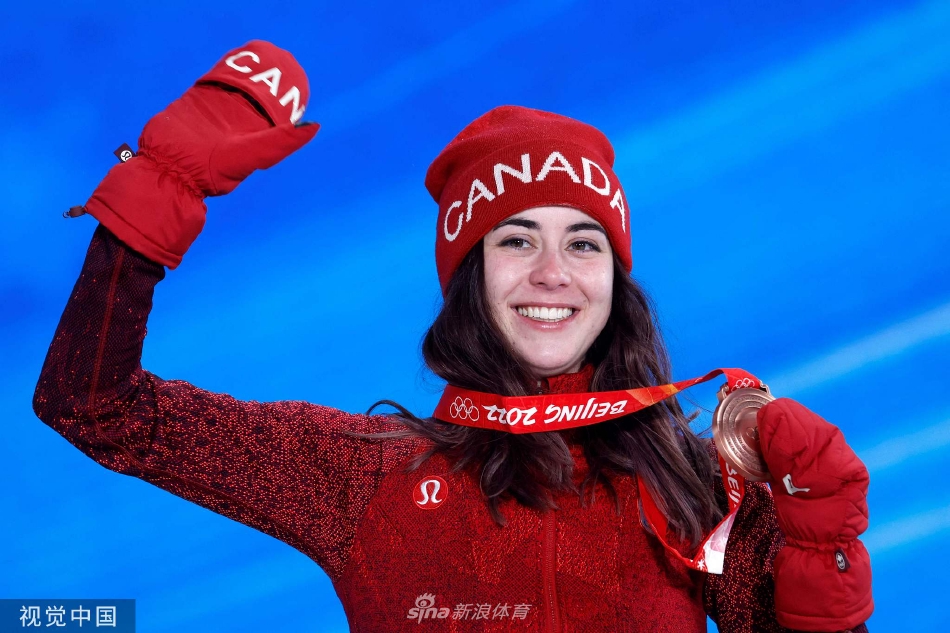 个人第2金！U型池颁奖谷爱凌获颁金牌