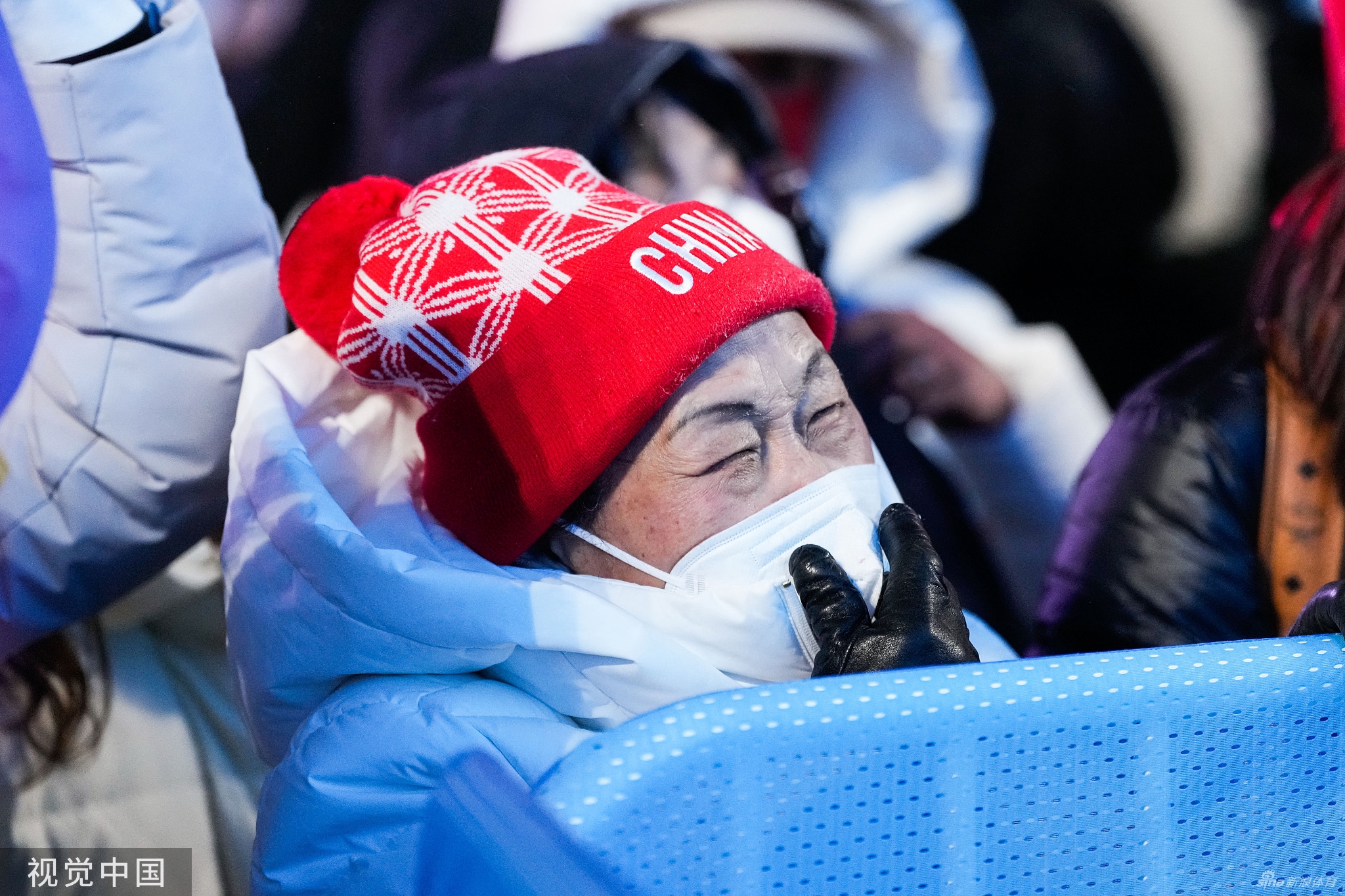 姥姥和妈妈现场见证谷爱凌获颁第二金