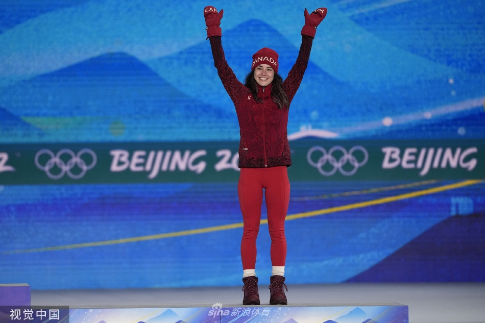 个人第2金！U型池颁奖谷爱凌获颁金牌