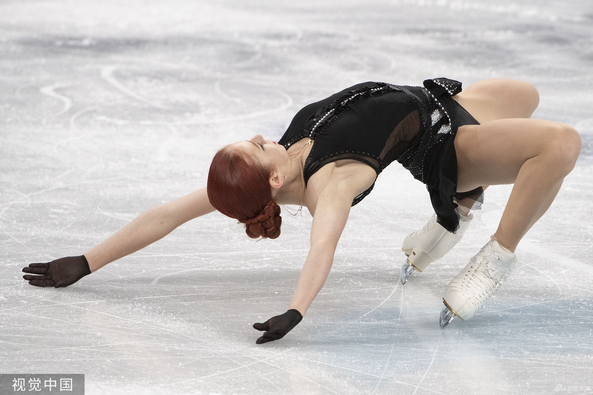 莎莎摘银伤心哭花妆：我恨花滑！就我没有金牌！