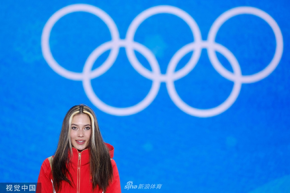 个人第2金！U型池颁奖谷爱凌获颁金牌