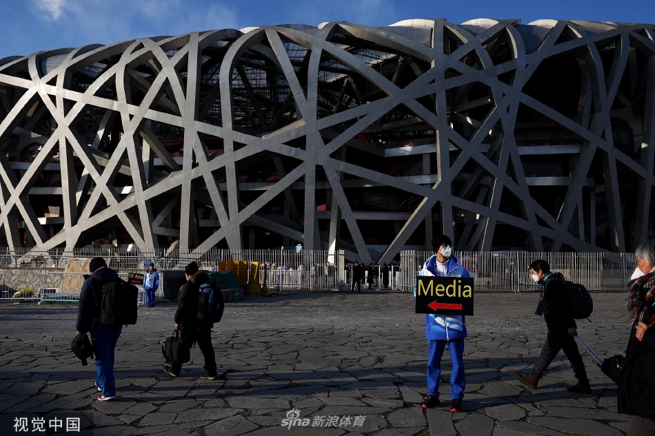 冬奥会闭幕式鸟巢场外烟花璀璨
