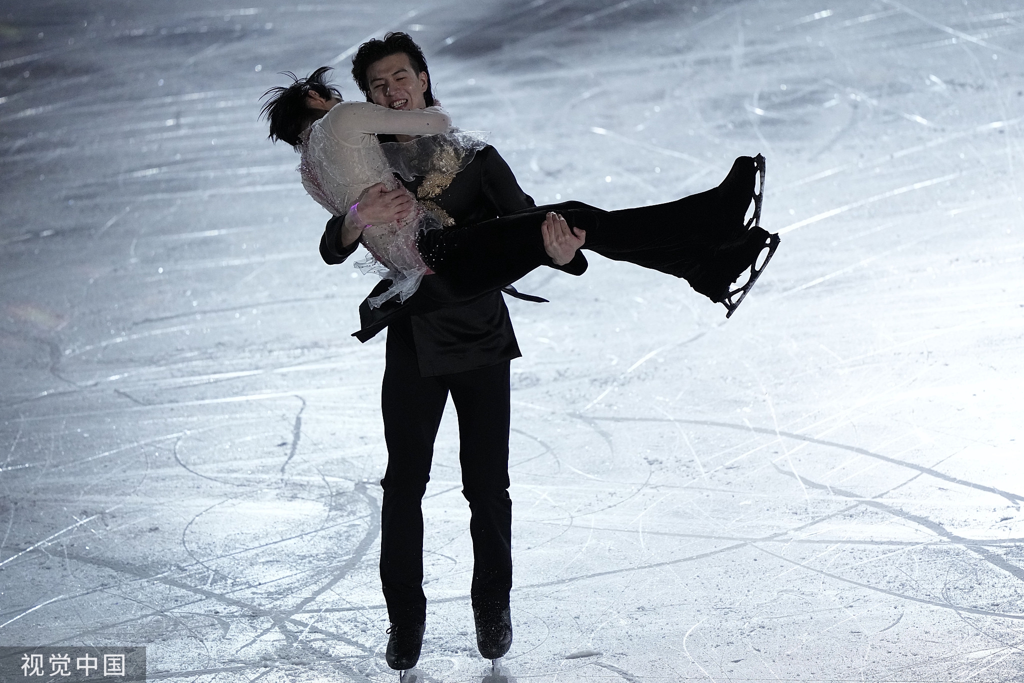 花滑表演赛羽生结弦演绎《春天来了》
