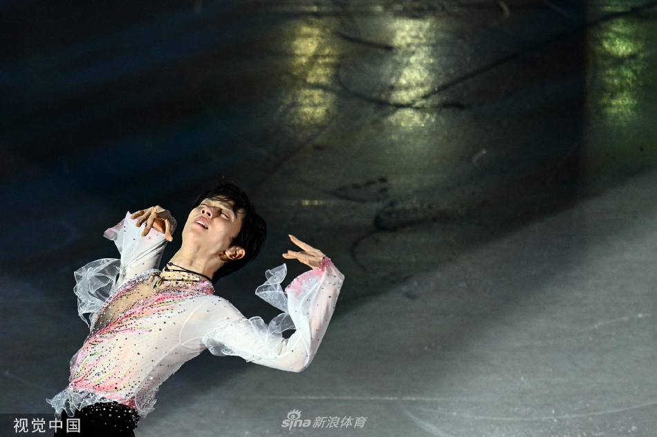 花滑表演赛羽生结弦演绎《春天来了》