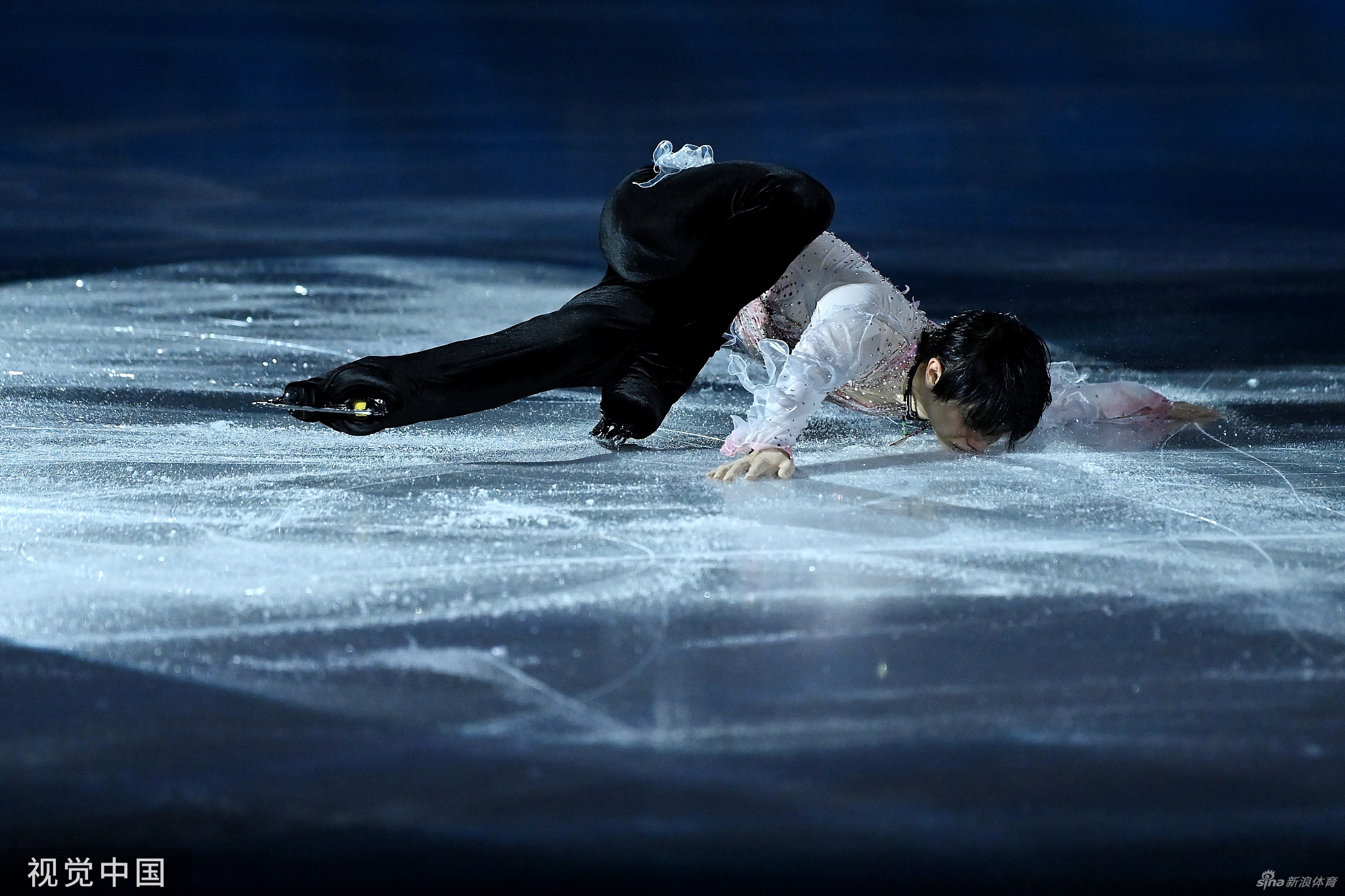 花滑表演赛羽生结弦演绎《春天来了》