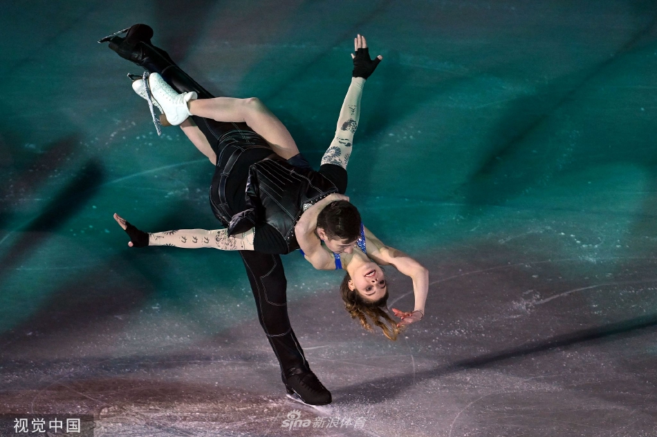 冰上盛宴！花滑表演赛群星联袂献技