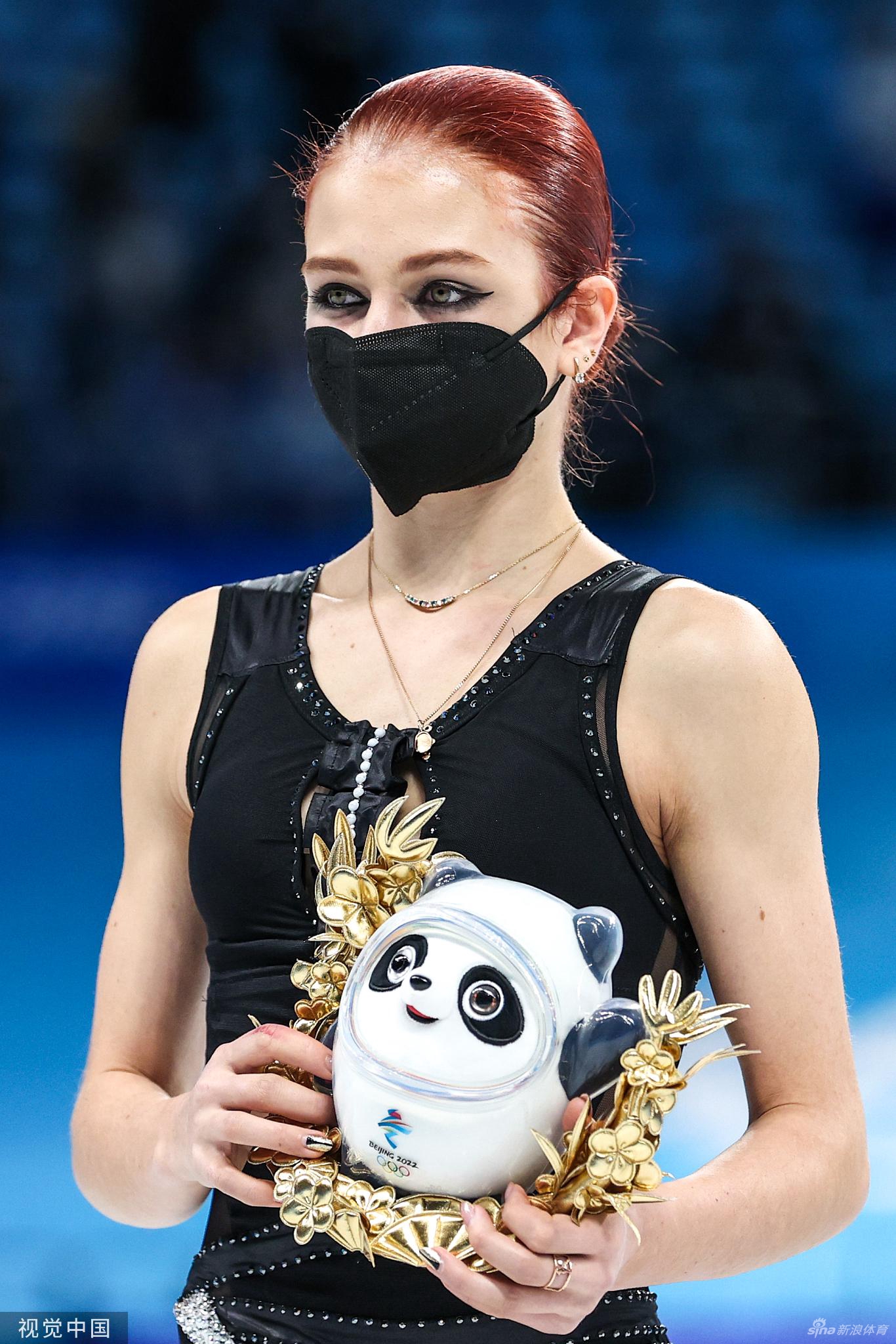 莎莎摘银伤心哭花妆：我恨花滑！就我没有金牌！