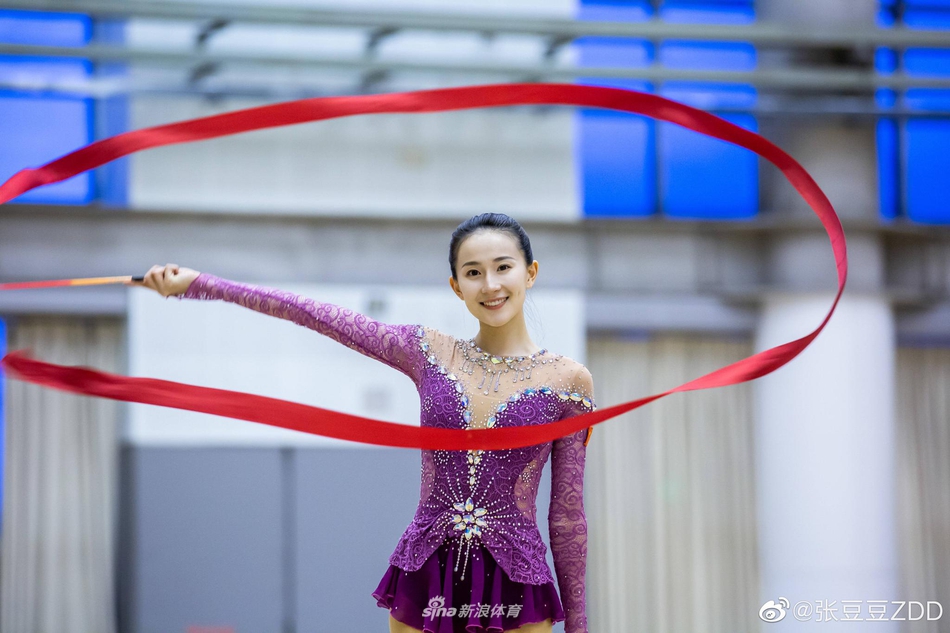 艺体女神张豆豆分享生活照 体恤+短裤难掩好身材