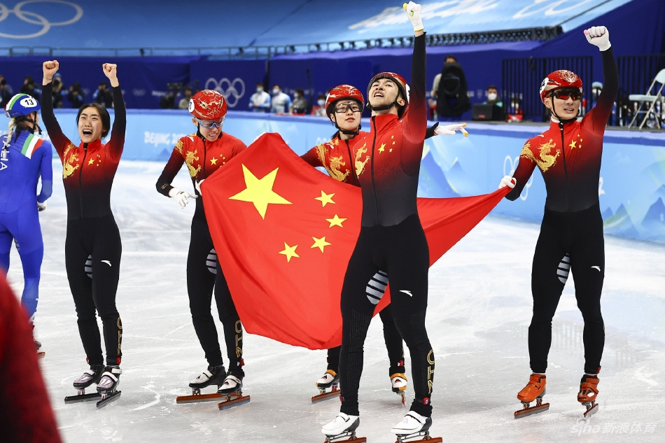 中国代表团北京冬奥会首金！混接团体中国夺冠