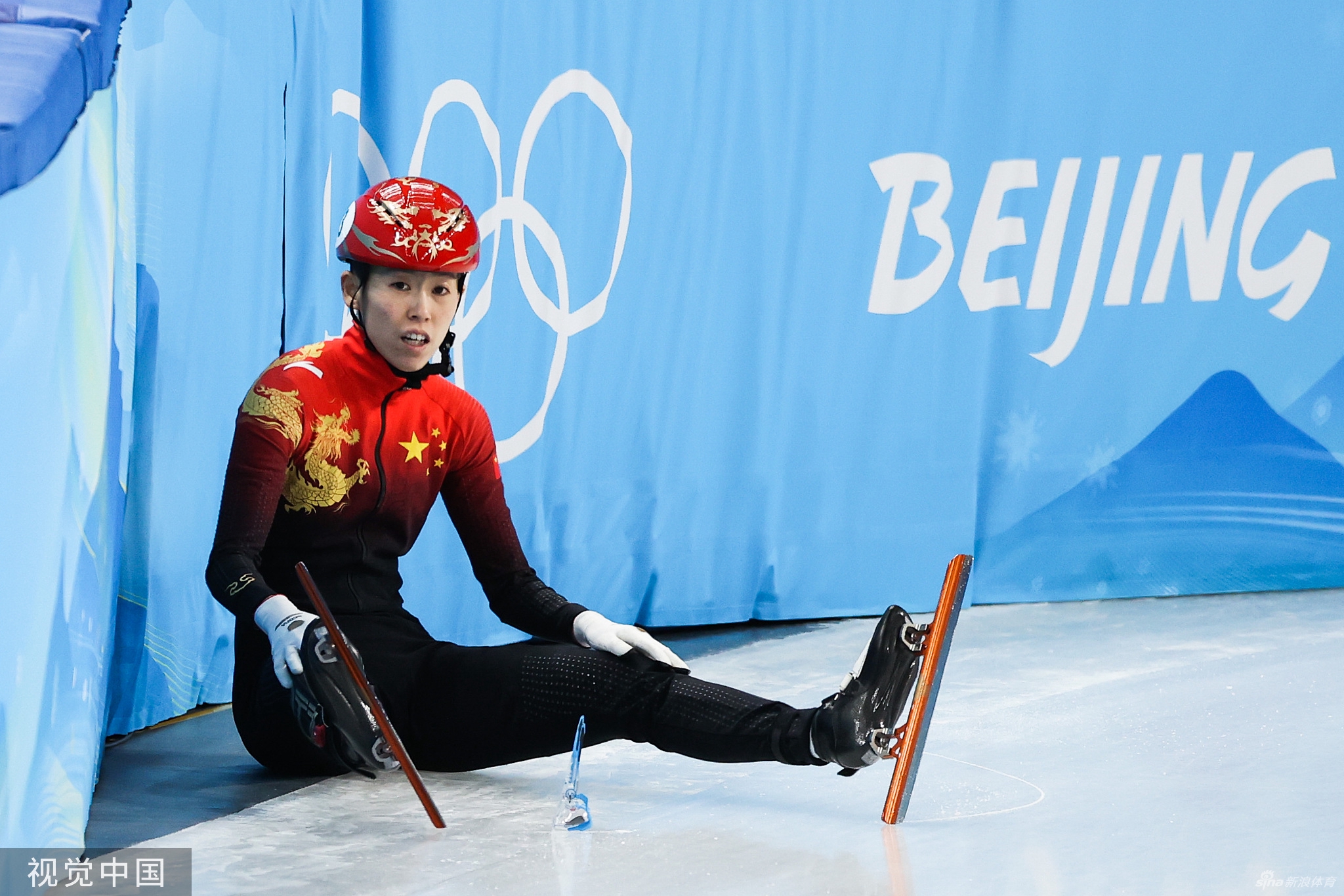 范可欣被撞出赛道