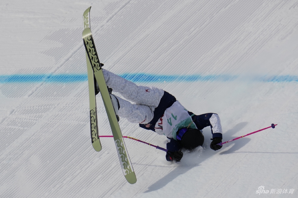 大跳台资格赛谷爱凌首秀晋级决赛