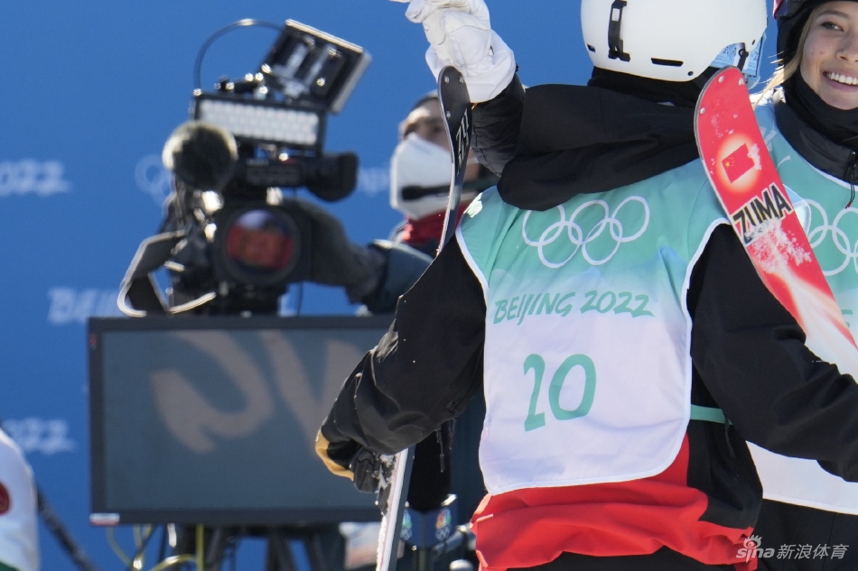 大跳台资格赛谷爱凌首秀晋级决赛