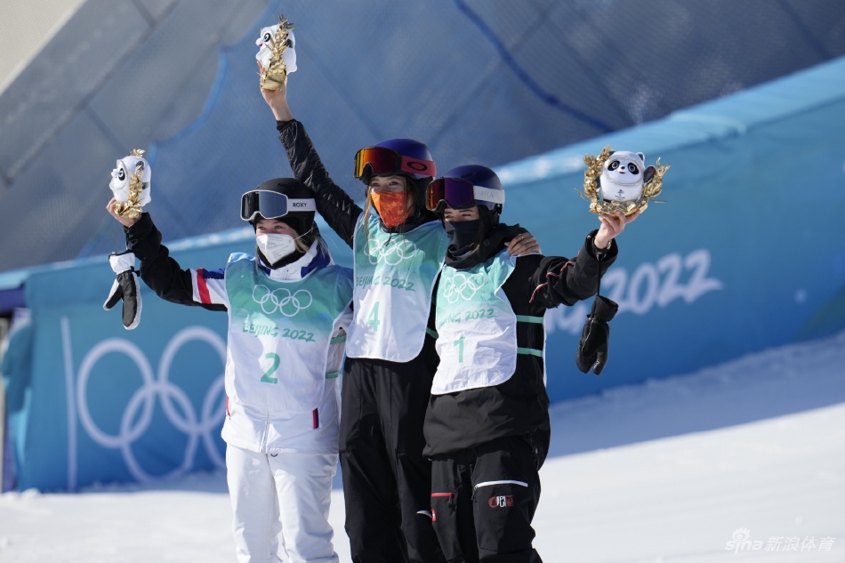 新浪直击谷爱凌为中国夺得第三金