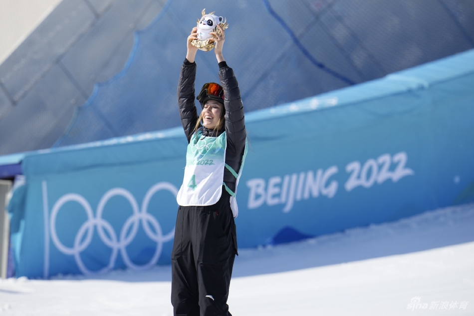 新浪直击谷爱凌为中国夺得第三金