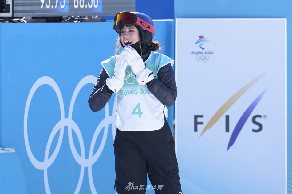 新浪直击谷爱凌为中国夺得第三金