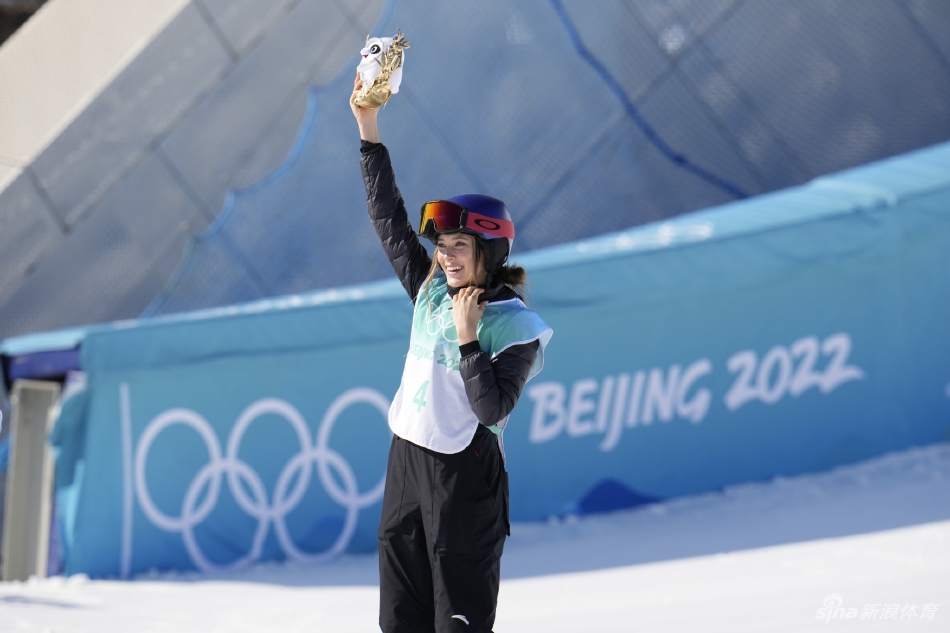 新浪直击谷爱凌为中国夺得第三金