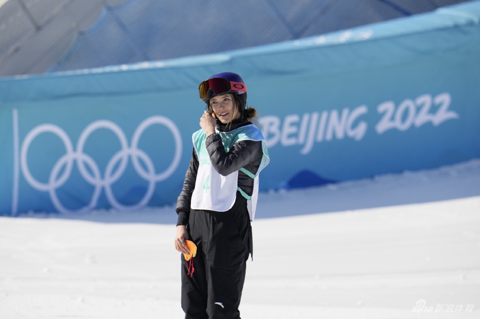 新浪直击谷爱凌为中国夺得第三金