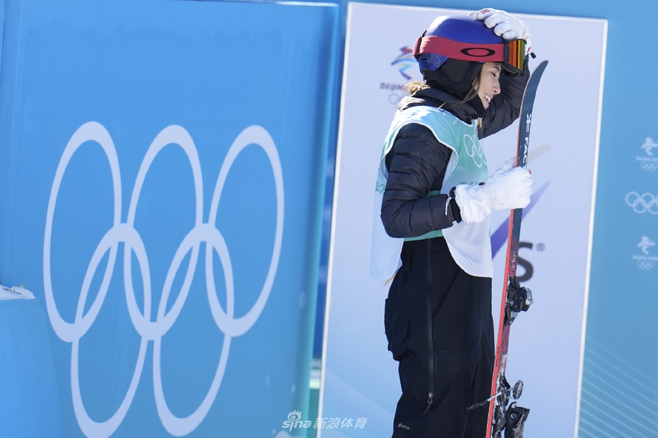 新浪直击谷爱凌为中国夺得第三金