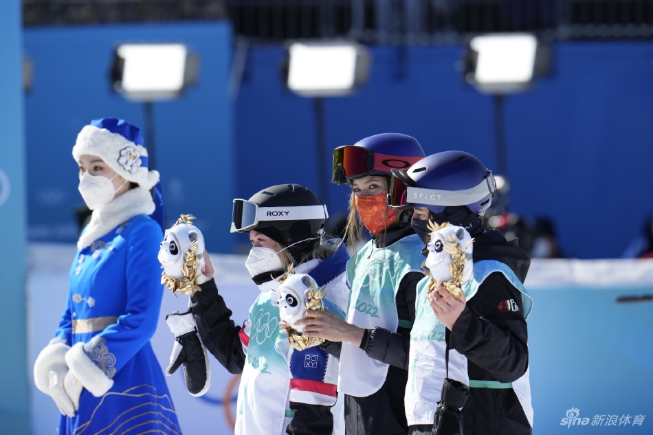 新浪直击谷爱凌为中国夺得第三金