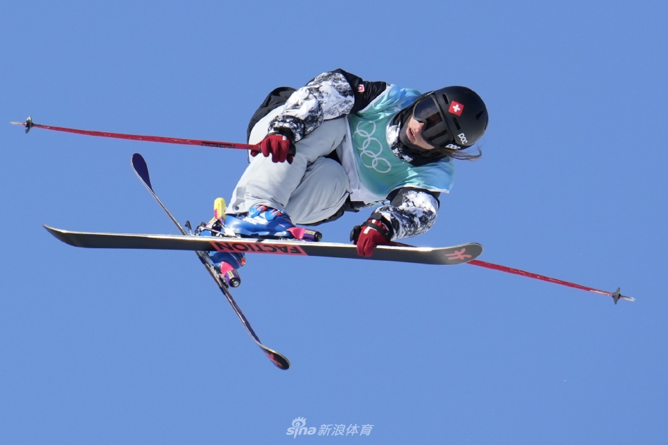 新浪直击谷爱凌为中国夺得第三金