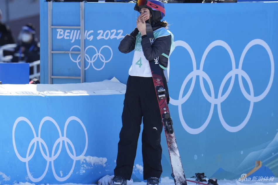 新浪直击谷爱凌为中国夺得第三金