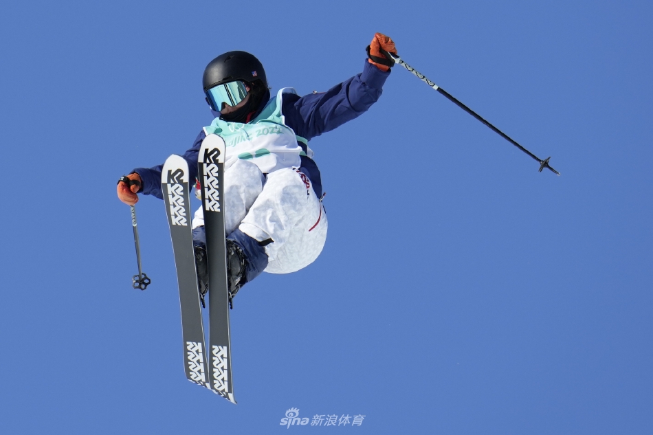 新浪直击谷爱凌为中国夺得第三金