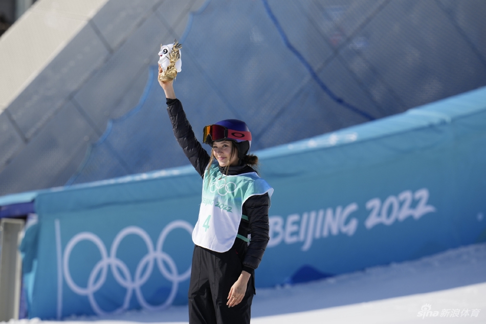 新浪直击谷爱凌为中国夺得第三金