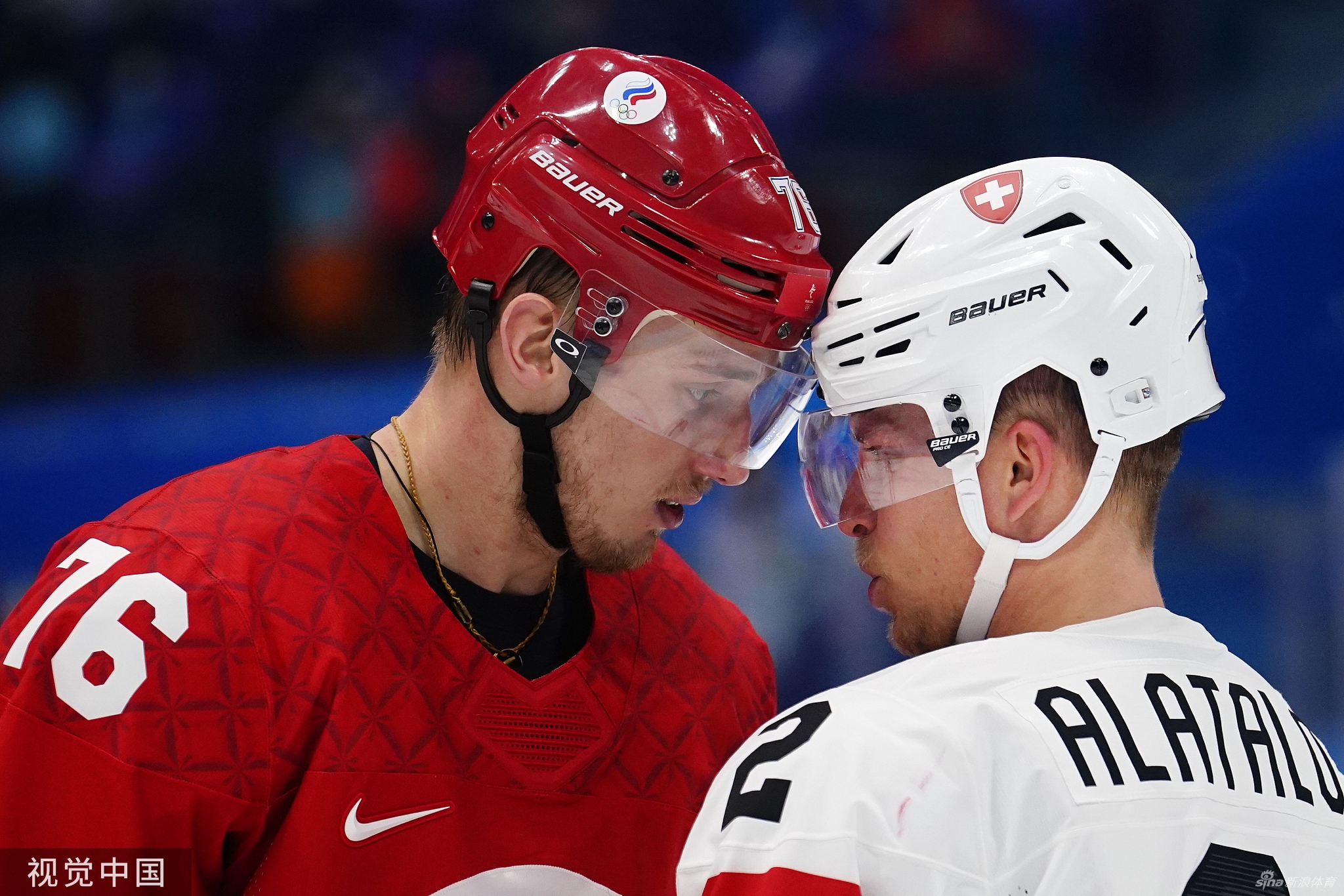 男冰揭幕战俄瑞爆发冲突 多人混战裁判都挨揍