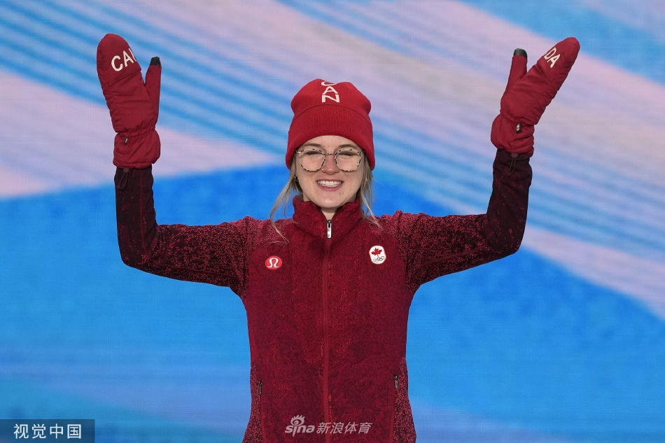 个人第2金！U型池颁奖谷爱凌获颁金牌