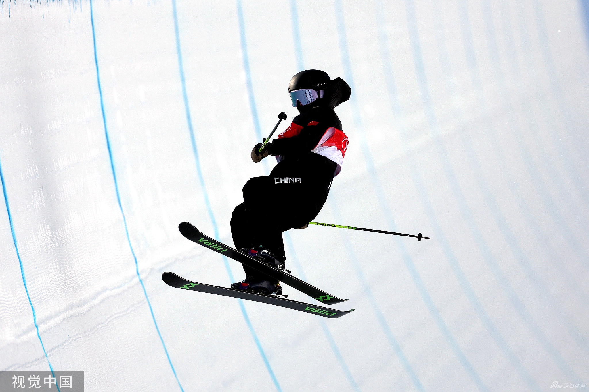 张可欣摔倒受伤倒地7分钟 医护入场紧急处理