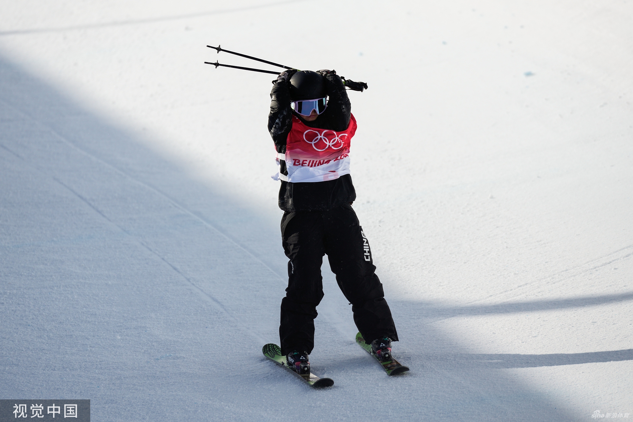 张可欣摔倒受伤倒地7分钟 医护入场紧急处理