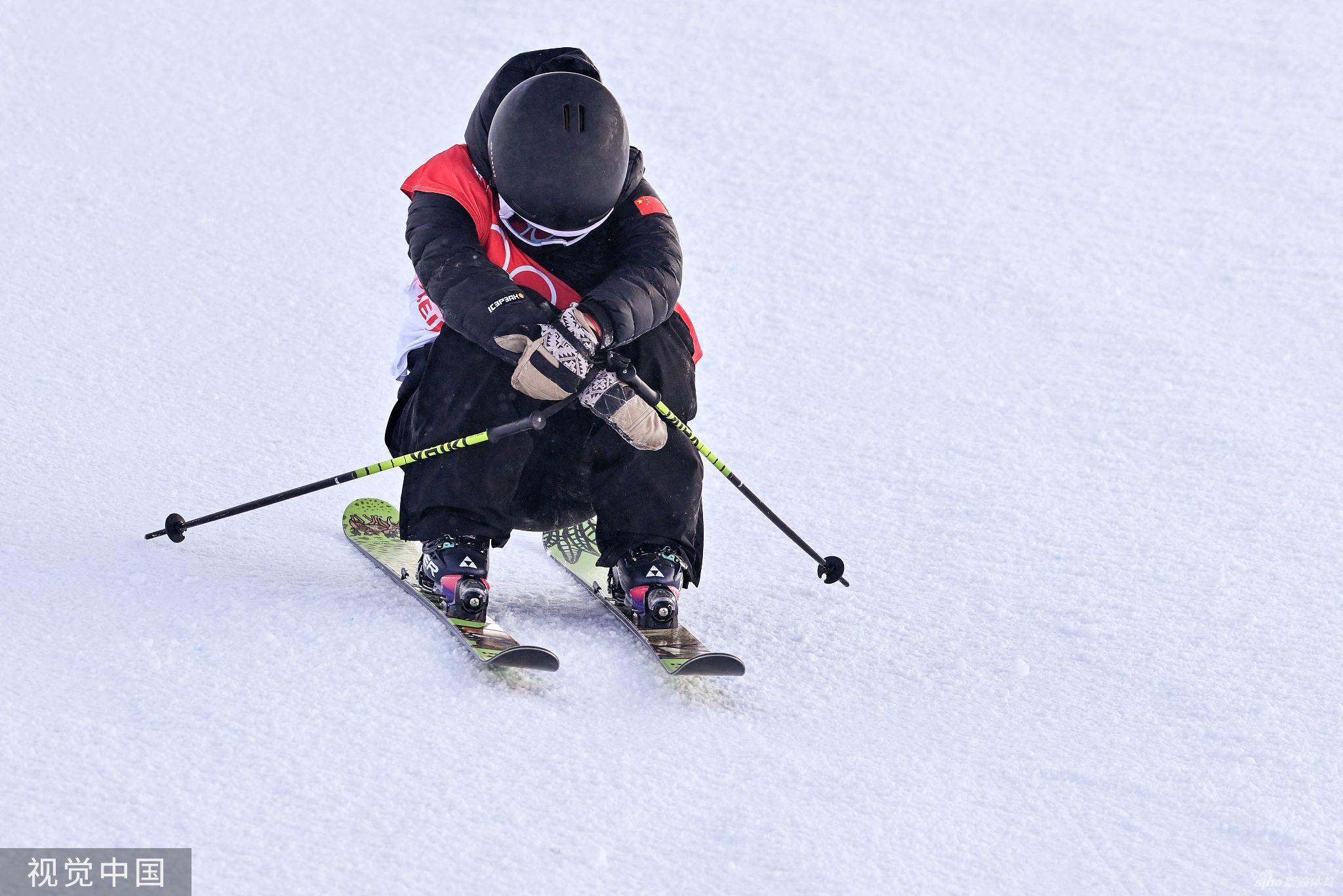 张可欣摔倒受伤倒地7分钟 医护入场紧急处理